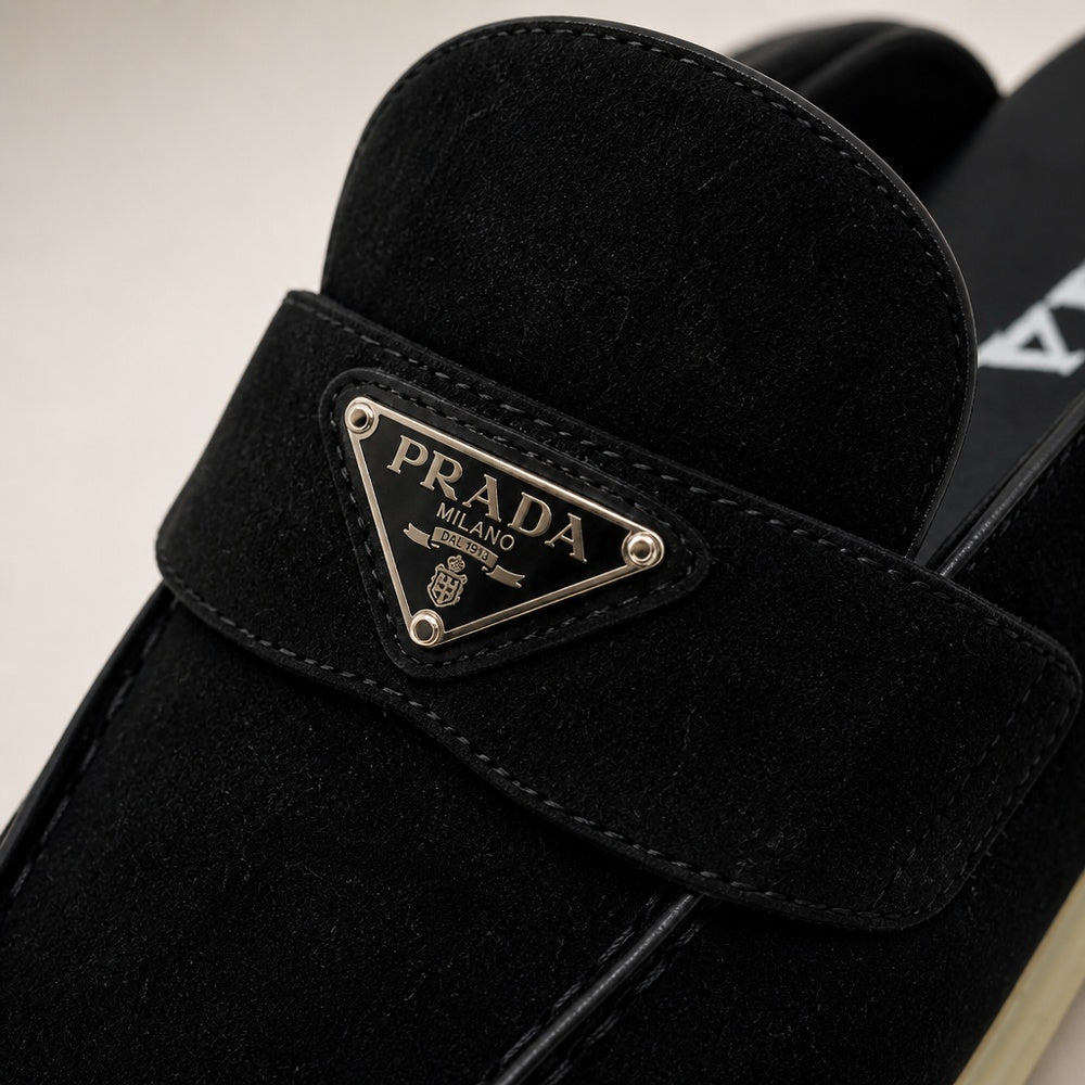Prada Brushed Leather Mule Negra